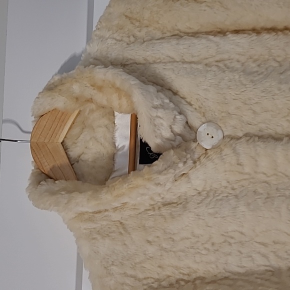 Regal faux fur cream coat, size 2XL - Picture 3 of 5